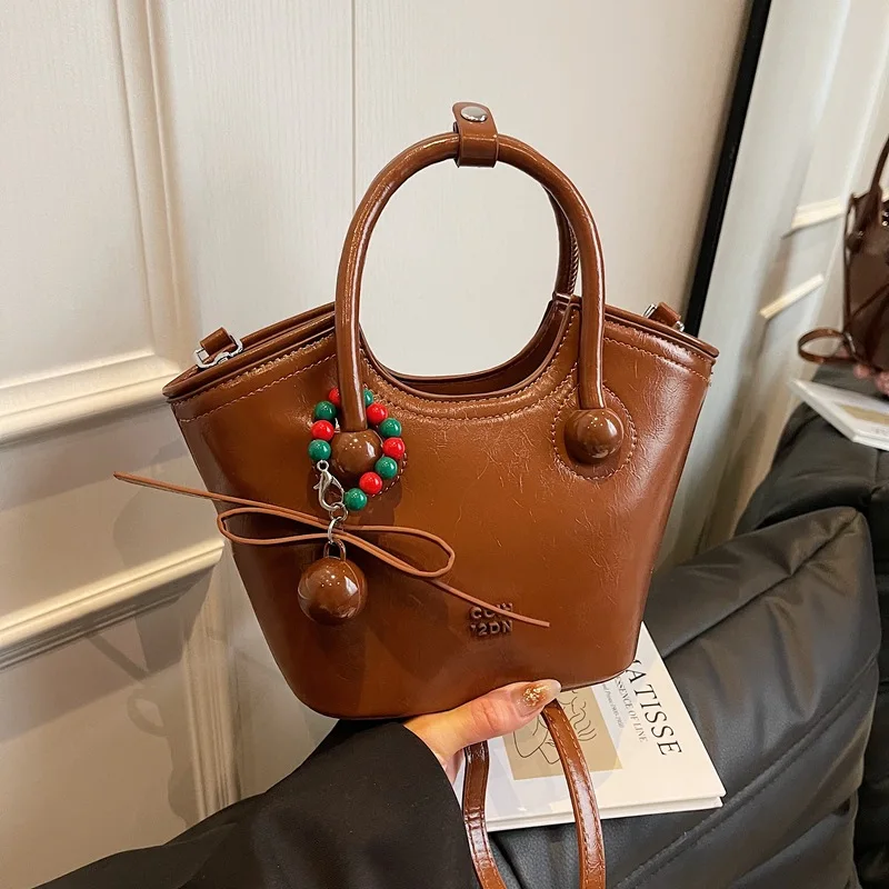 Glossy Leather Mini Totes Bags with Beaded Charm Detachable Strap Stylish Crossbody Handbag Purse for Women Casual Bucket Bag
Glossy Leather Mini Totes Bags with Beaded Charm Detachable Strap Stylish Crossbody Handbag Purse for Women Casual Bucket Bag