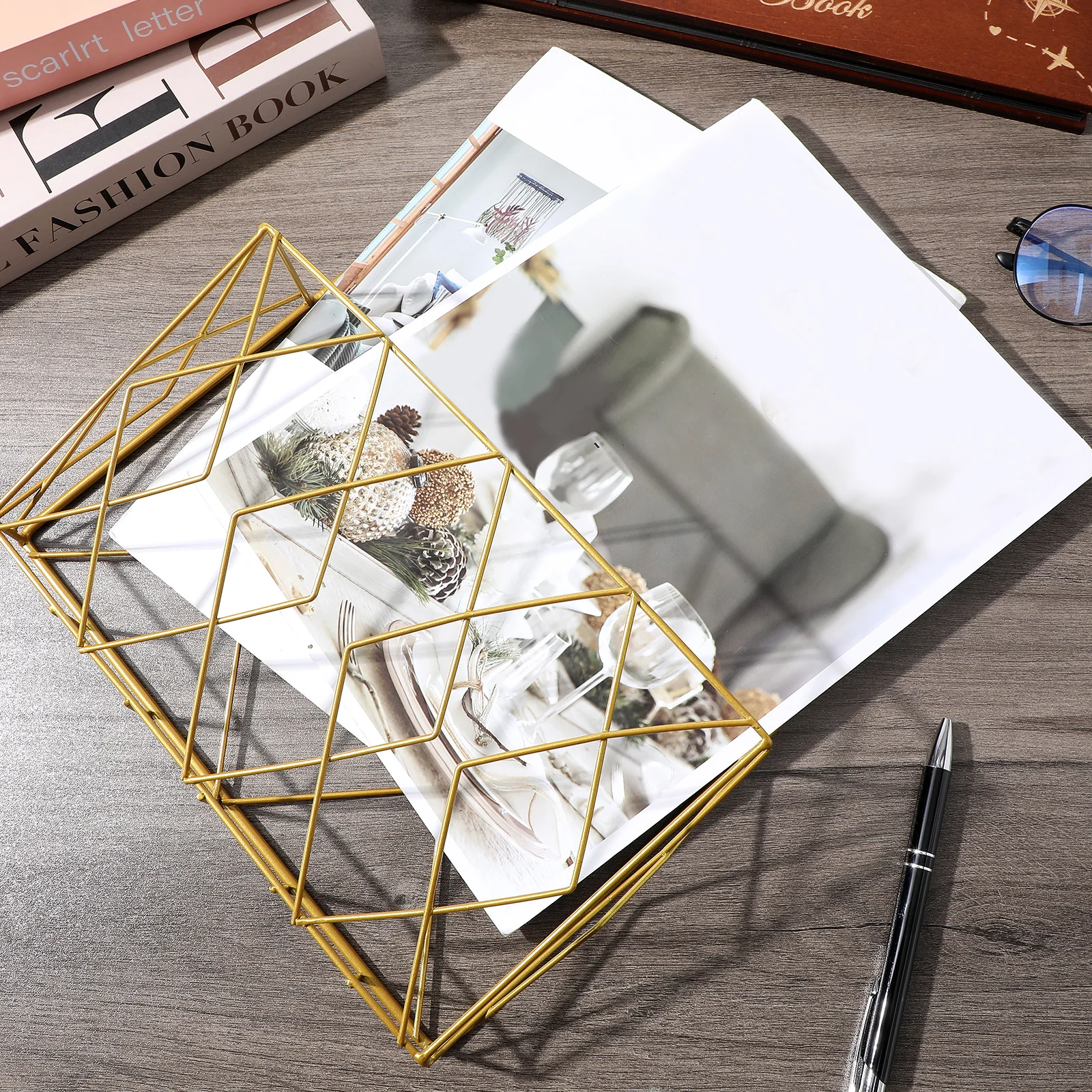 Wall Mounted Magazine Rack Book Holder Storage Shelf for Newspapers Periodicals Comics Brochure Display Stand Home Organization
Wall Mounted Magazine Rack Book Holder Storage Shelf for Newspapers Periodicals Comics Brochure Display Stand Home Organization