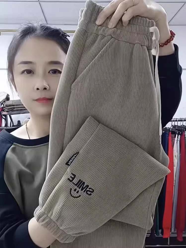 Fleece Lined Corduroy Sports Pants Women's Spring Autumn Winter Low Waist Trousers Casual Loose Fit Thin Sweatpants
Fleece Lined Corduroy Sports Pants Women's Spring Autumn Winter Low Waist Trousers Casual Loose Fit Thin Sweatpants