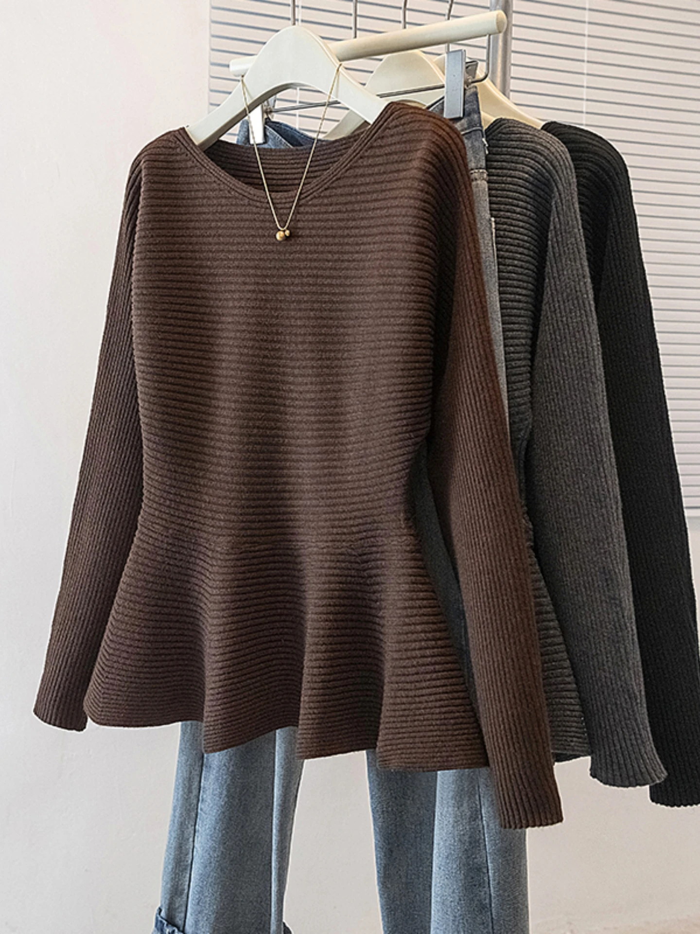 Khaki Long Sleeve Knitted Base Shirt Women's Spring Autumn New plus Size Fat MM Slimming Belly Covering Beautiful Top
Khaki Long Sleeve Knitted Base Shirt Women's Spring Autumn New plus Size Fat MM Slimming Belly Covering Beautiful Top