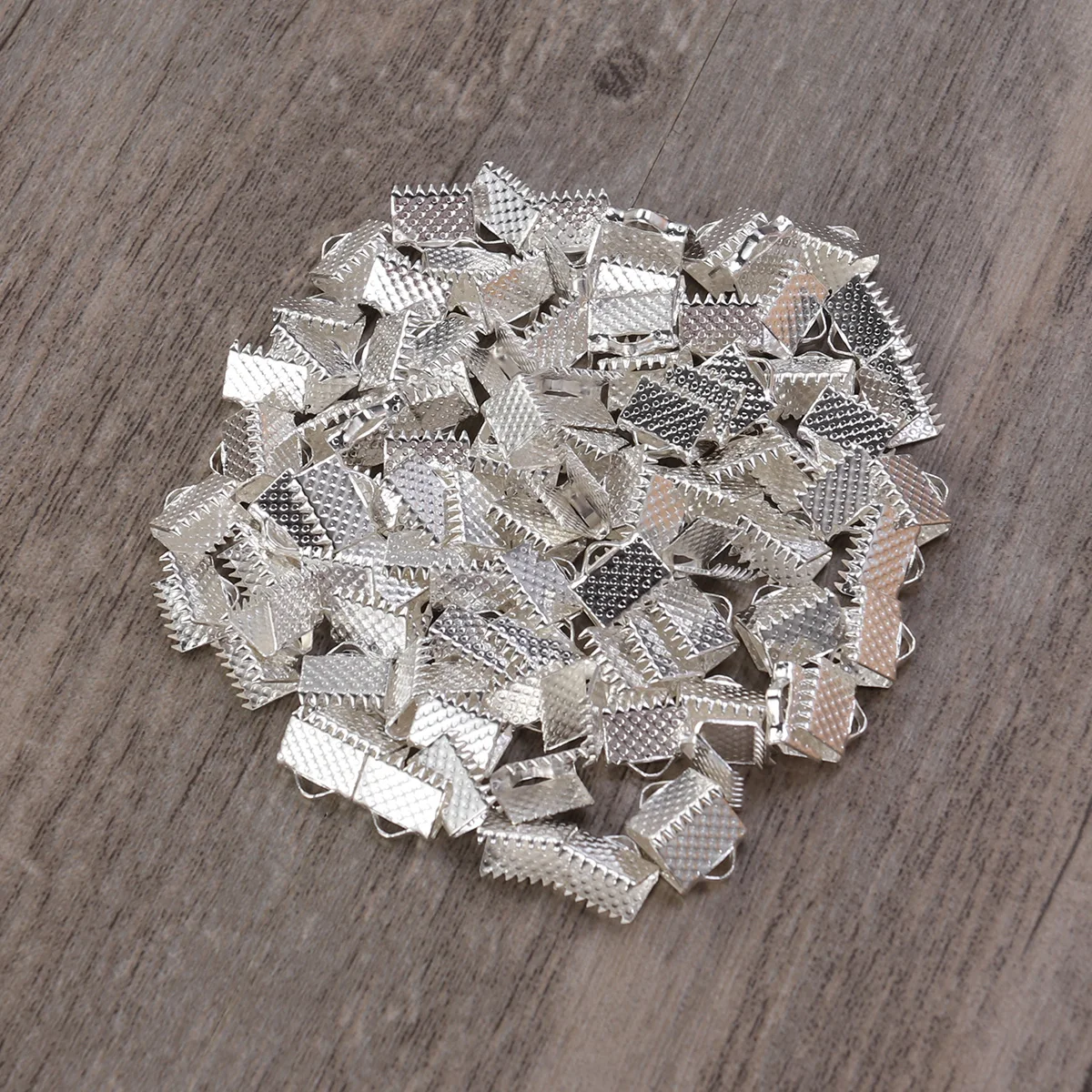 100 PCS Buckle Accessories Fastener Clasps Textured Crimp End Clamps Zipper Clips Cord Ends Silver Plated Ribbon Buckles
100 PCS Buckle Accessories Fastener Clasps Textured Crimp End Clamps Zipper Clips Cord Ends Silver Plated Ribbon Buckles