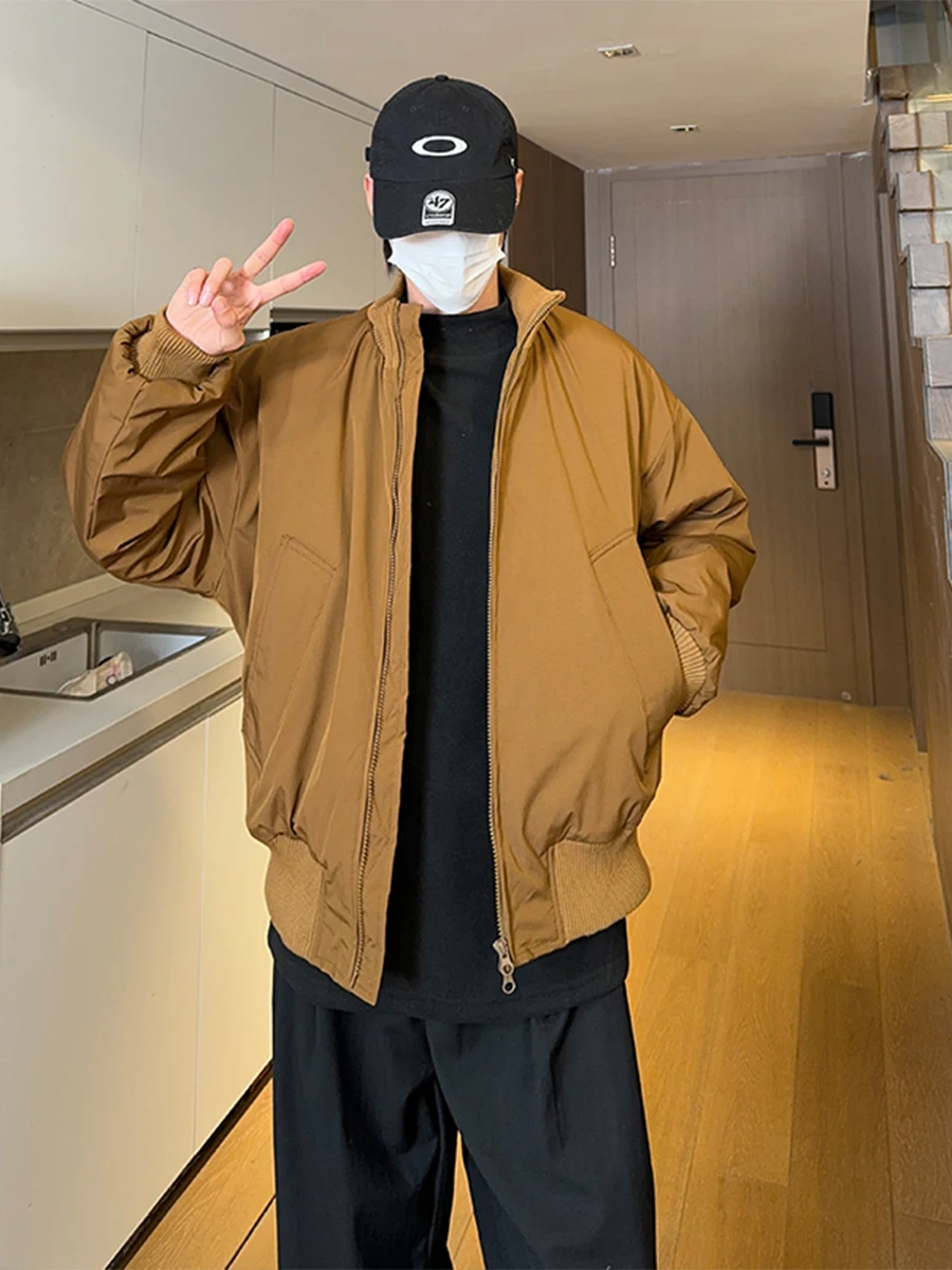 Утепленная хлопковая куртка-бомбер с воротником-стойкой для мужчин, зимняя верхняя одежда, теплая летная куртка, эксклюзивно для электронной коммерции
Утепленная хлопковая куртка-бомбер с воротником-стойкой для мужчин, зимняя верхняя одежда, теплая летная куртка, эксклюзивно для электронной коммерции