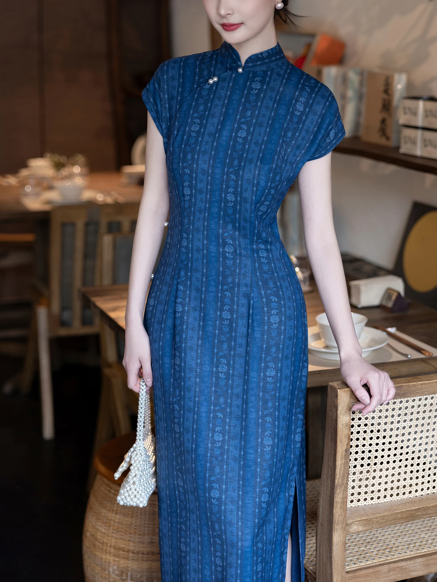 Young Style Blue Renovated Slimming Artistic Design Daily Wear Comfortable Breathable Long Qipao Skirt for Women
Young Style Blue Renovated Slimming Artistic Design Daily Wear Comfortable Breathable Long Qipao Skirt for Women