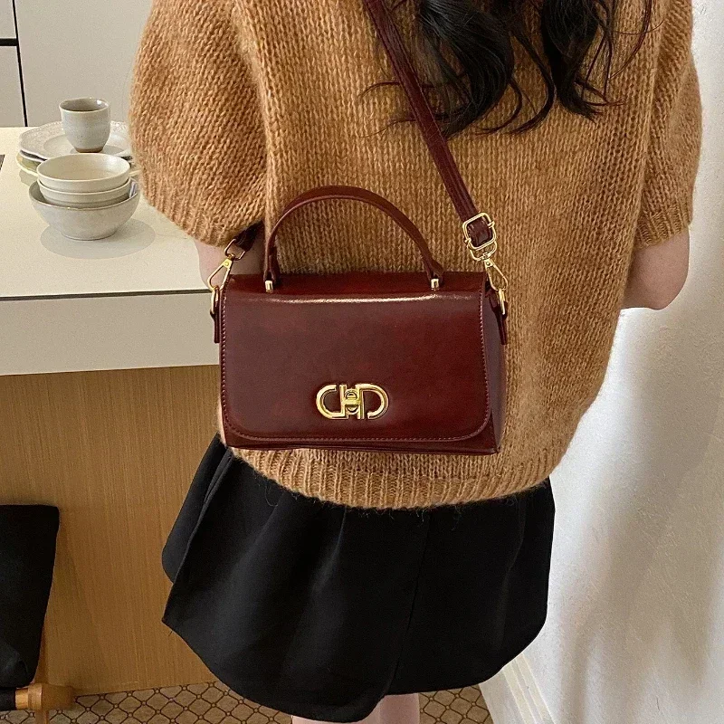 Fashionable Leisure Diaper Bag Simple Vintage Handbag Luxury Brand Leather Tote With Letter Logo For Party Shopping
Fashionable Leisure Diaper Bag Simple Vintage Handbag Luxury Brand Leather Tote With Letter Logo For Party Shopping