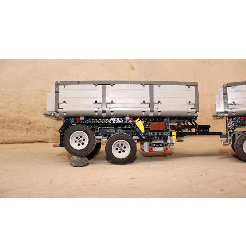 MOC-8015 New Classic Remote-Controlled Small Three-Axis Trailer Building Block Model 880 Parts Boys Children's Birthday Toy Gift
MOC-8015 New Classic Remote-Controlled Small Three-Axis Trailer Building Block Model 880 Parts Boys Children's Birthday Toy Gift
