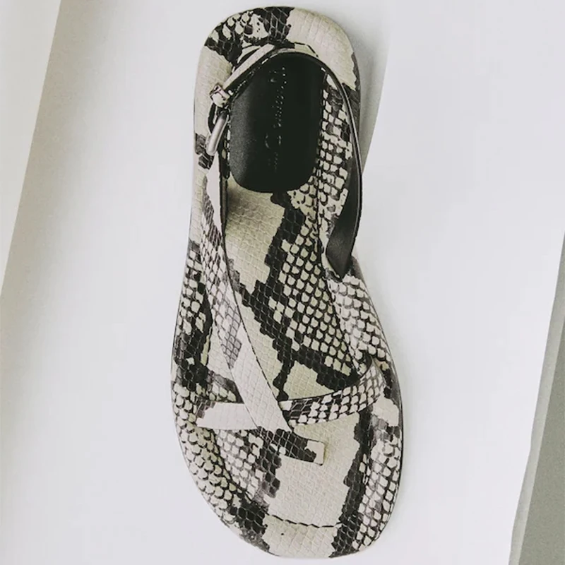 Простые женские сандалии M.D, шлепанцы-стринги на плоской подошве с принтом змеиной кожи, повседневные шлепанцы с открытым носком, летние пляжные сандалии 
Простые женские сандалии M.D, шлепанцы-стринги на плоской подошве с принтом змеиной кожи, повседневные шлепанцы с открытым носком, летние пляжные сандалии