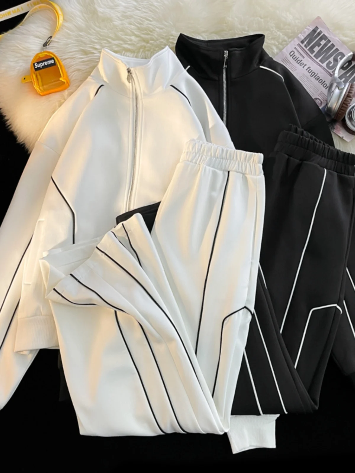 Casual Sporty Loose Men's Two-Piece Set Cool Handsome Design Long Sleeve Sweatshirt And Wide Leg Pants Autumn Fashion
Casual Sporty Loose Men's Two-Piece Set Cool Handsome Design Long Sleeve Sweatshirt And Wide Leg Pants Autumn Fashion