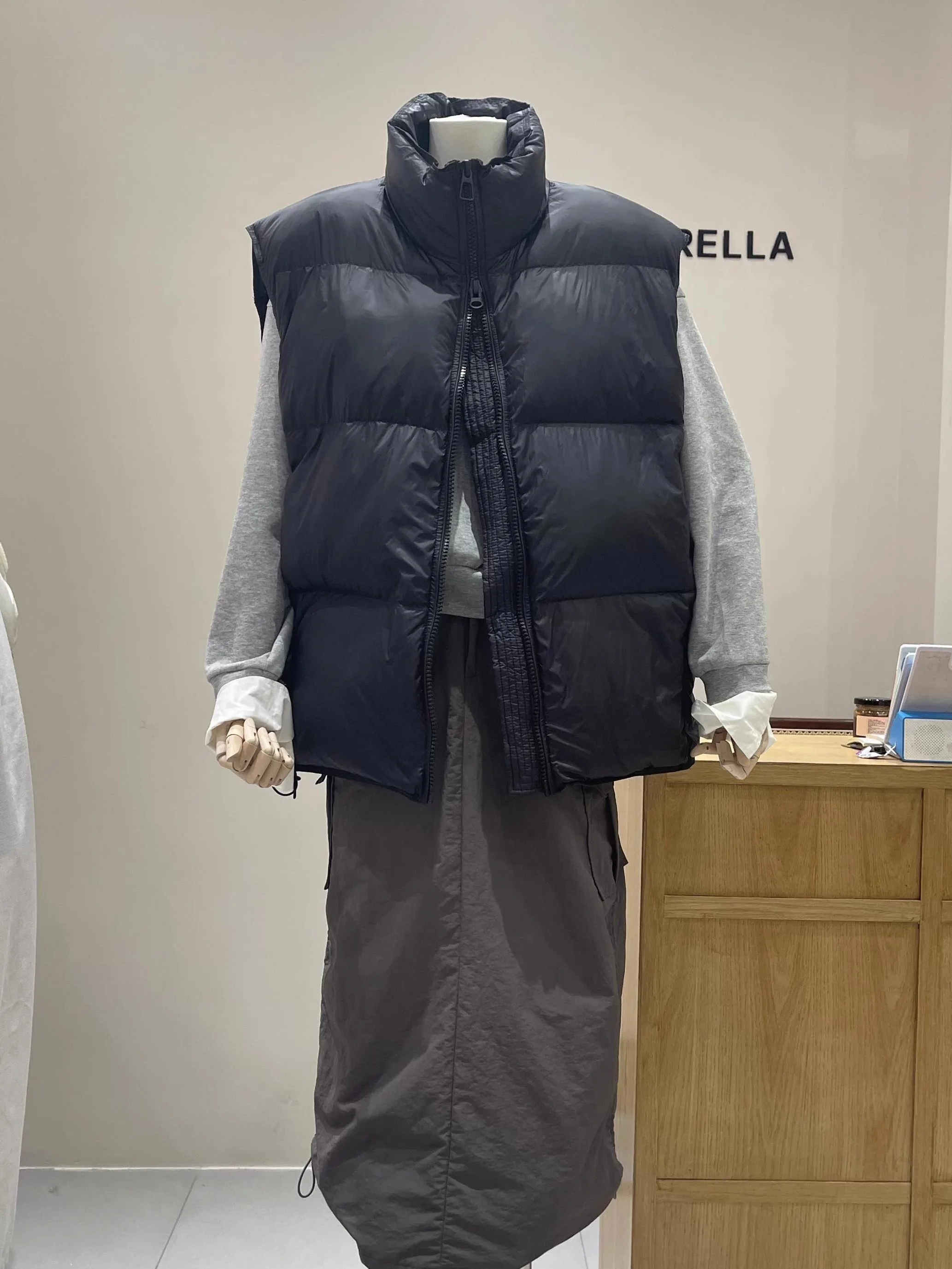 Women's Thickened down Vest Short Loose High Quality White Duck Feather Jacket Outerwear 2026 New Style Vest
Women's Thickened down Vest Short Loose High Quality White Duck Feather Jacket Outerwear 2026 New Style Vest