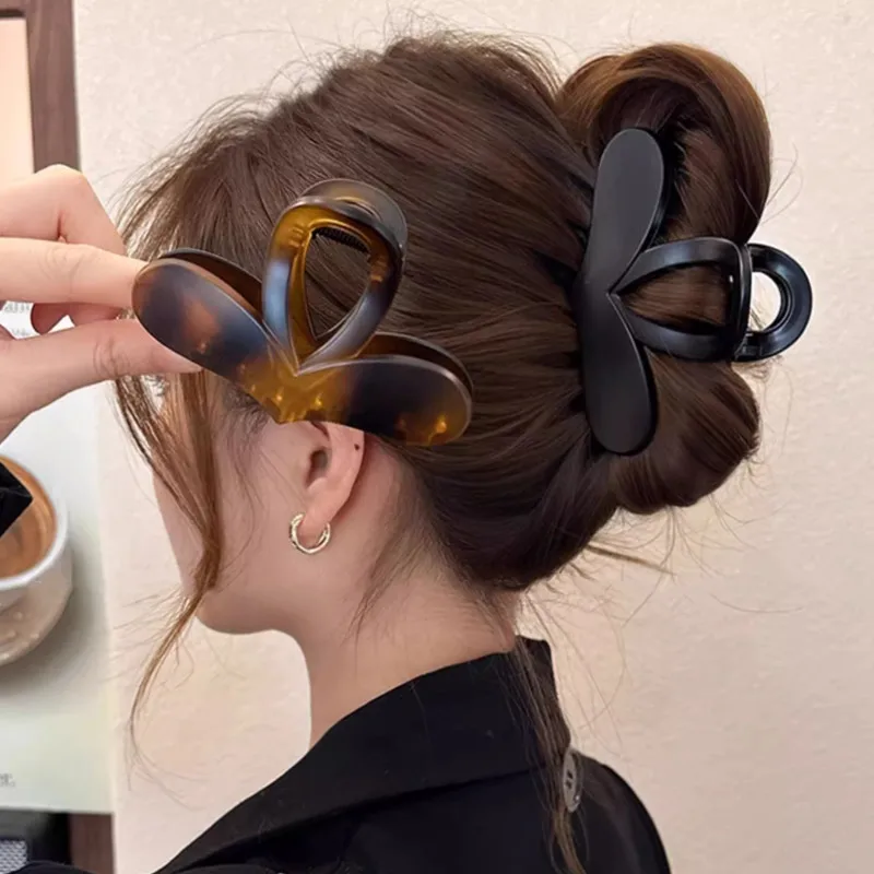 Новые когти для волос в форме сердца для девочек, модные однотонные матовые заколки в виде акулы, заколки 8 см, простые головные уборы
Новые когти для волос в форме сердца для девочек, модные однотонные матовые заколки в виде акулы, заколки 8 см, простые головные уборы