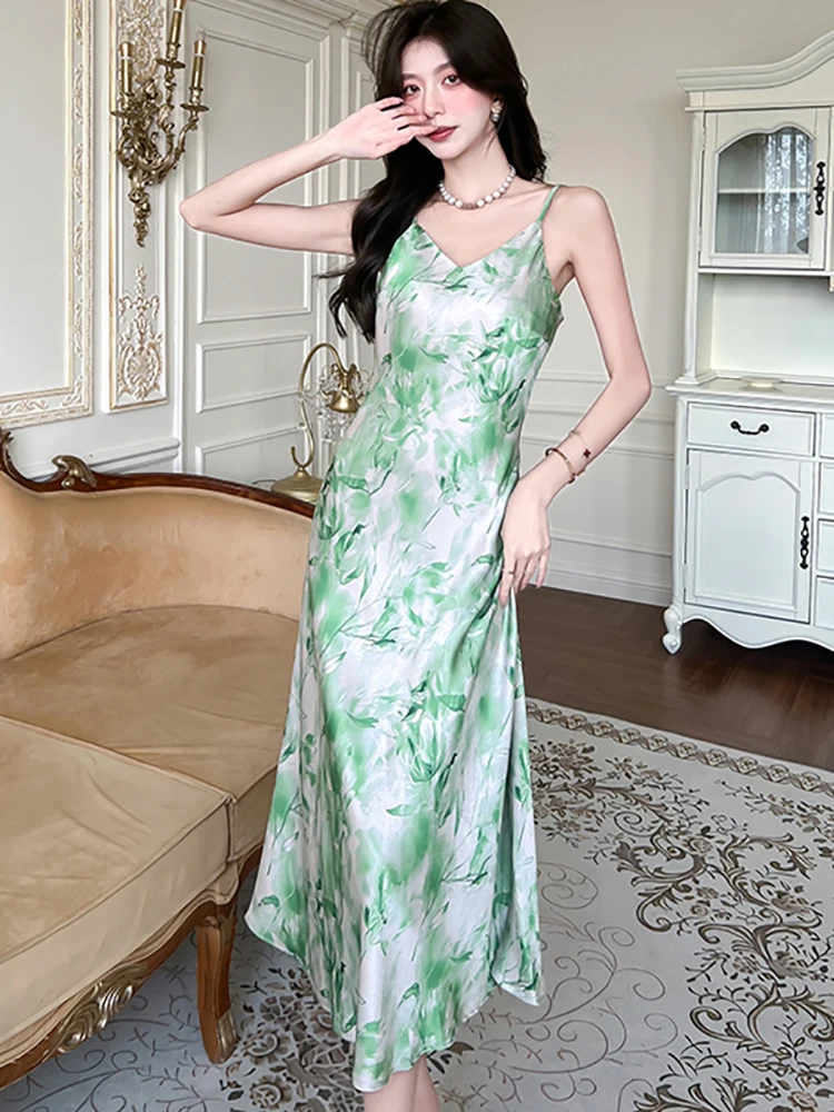 2025 Boho Green Floral Satin Chic Sling Sexy Long Dress Women Elegant Ruffled Casual Holiday Dress Summer Bodycon Festival Dress
2025 Boho Green Floral Satin Chic Sling Sexy Long Dress Women Elegant Ruffled Casual Holiday Dress Summer Bodycon Festival Dress