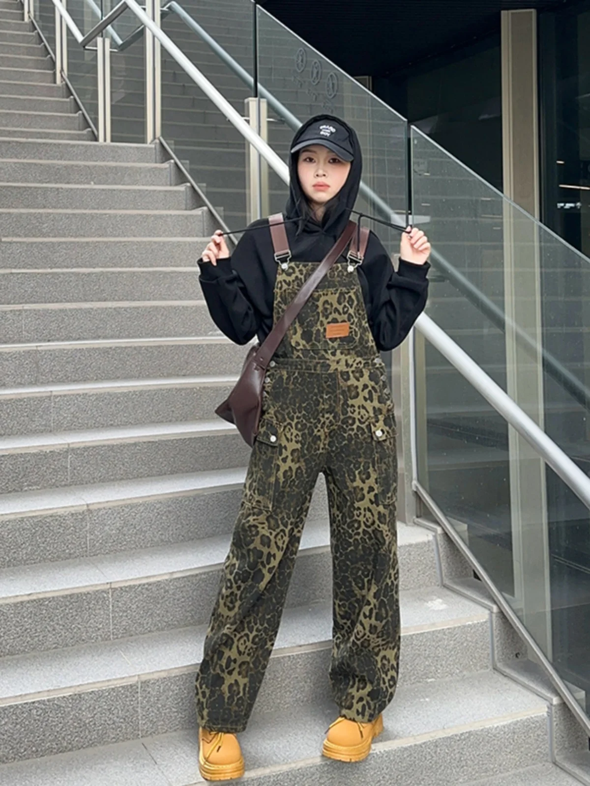 2025 New Fashionable American Retro Street Leopard Print Overalls for Women Loose and Versatile Wide-leg Slimming Jeans Wh6
2025 New Fashionable American Retro Street Leopard Print Overalls for Women Loose and Versatile Wide-leg Slimming Jeans Wh6