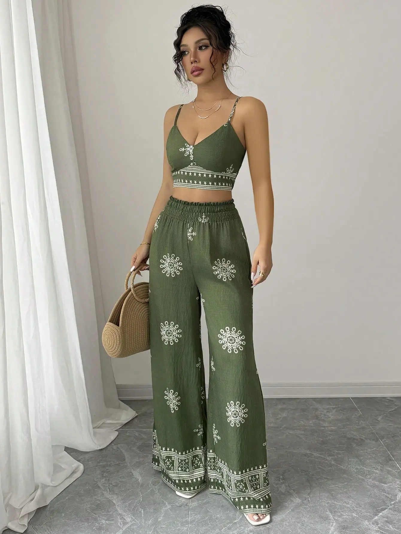Green Floral Print Camisole Top And Wide Leg Pants Set Casual Boho Holiday Outfit
Green Floral Print Camisole Top And Wide Leg Pants Set Casual Boho Holiday Outfit