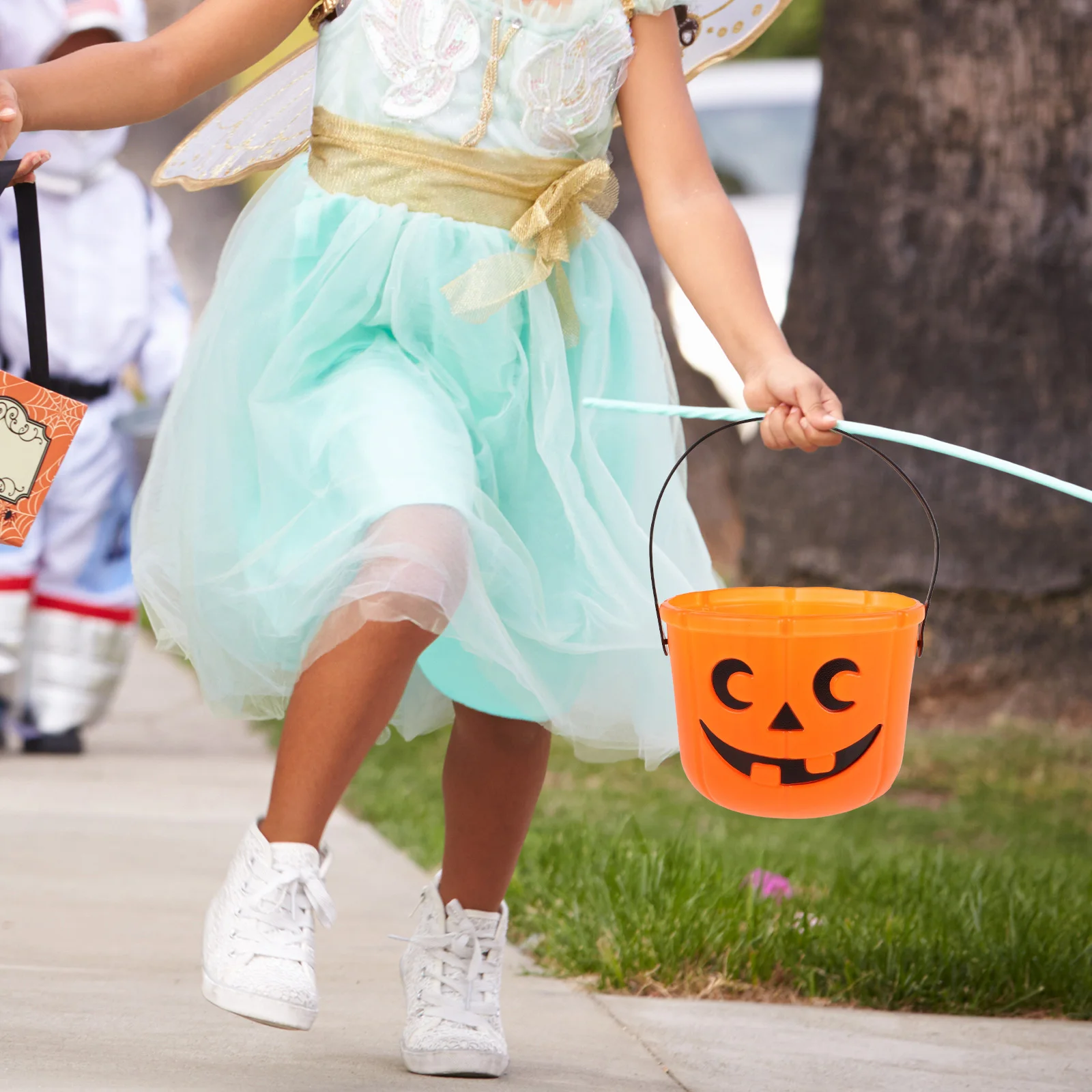 2 Pcs Pumpkin Lantern Outdoor Bucket Artificial Party Jack-o-lantern Decor Halloween Buckets for Sweets Decorate
2 Pcs Pumpkin Lantern Outdoor Bucket Artificial Party Jack-o-lantern Decor Halloween Buckets for Sweets Decorate