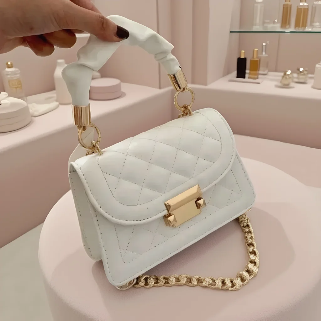 Женская мини-кошелек с ромбовидной цепочкой - дизайнерская сумка через плечо из искусственной кожи с регулируемым ремешком
Женская мини-кошелек с ромбовидной цепочкой - дизайнерская сумка через плечо из искусственной кожи с регулируемым ремешком