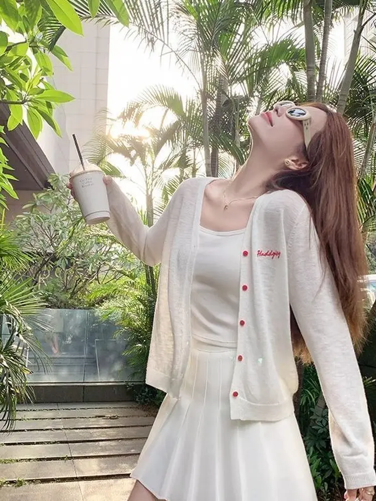 Korean Style Women's Light Weight Sun Protection Cardigan Summer Shawl Sleeveless Outerwear Short Coat V-Neck Button Placket
Korean Style Women's Light Weight Sun Protection Cardigan Summer Shawl Sleeveless Outerwear Short Coat V-Neck Button Placket