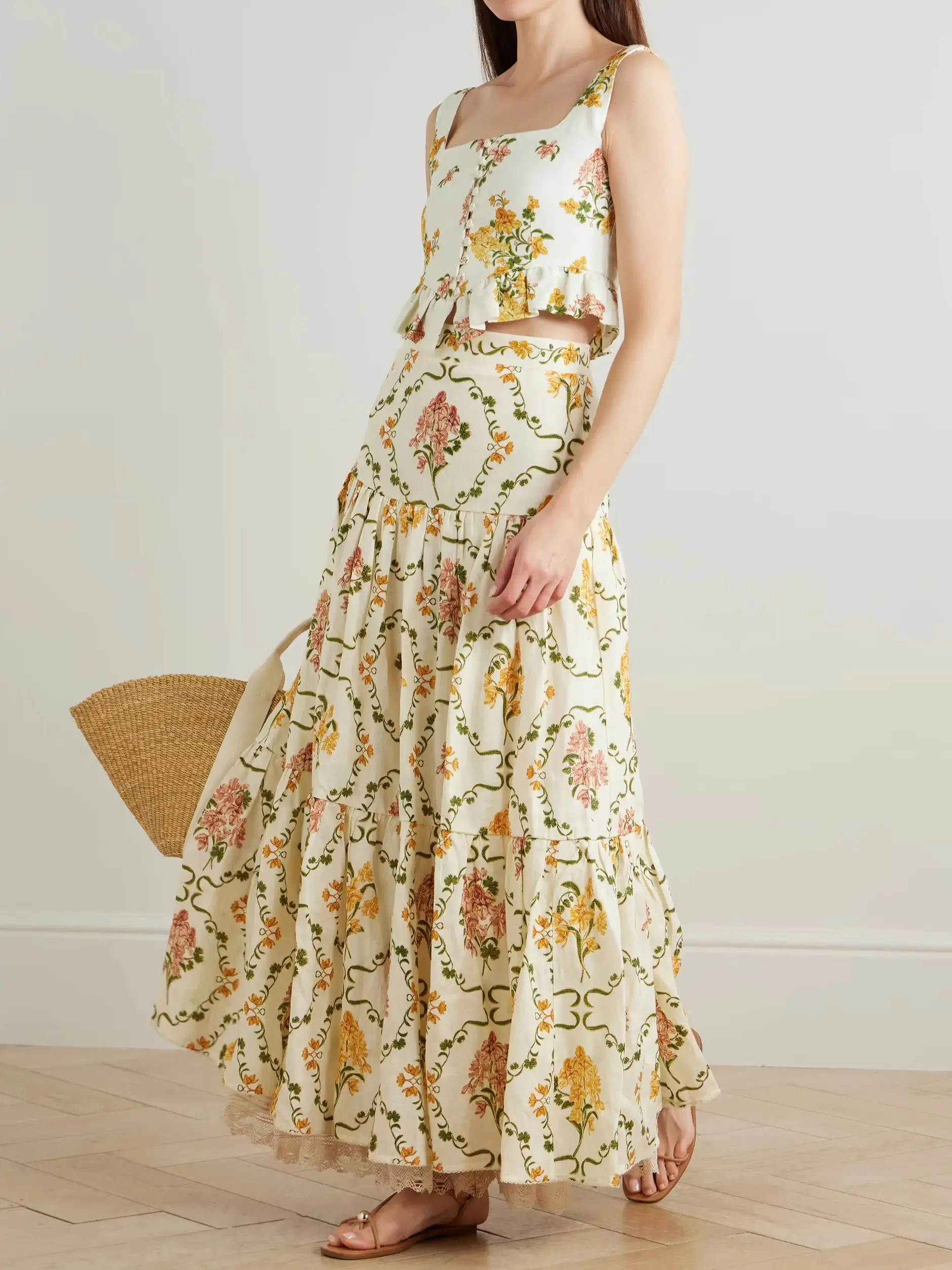 2026 Women Flower Print 100% Linen Set Square Collar Sleeveless Single Breasted Vest + Lace Stitching High Waist Long Skirt Suit
2026 Women Flower Print 100% Linen Set Square Collar Sleeveless Single Breasted Vest + Lace Stitching High Waist Long Skirt Suit