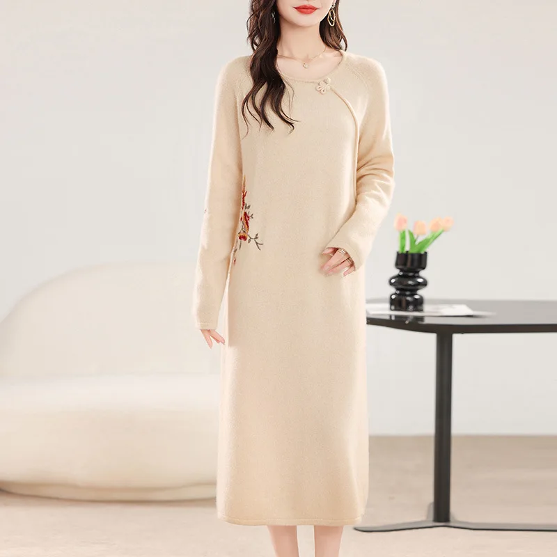 Embroidery Jacquard Design 24 Autumn and Winter New Strict Selection Wool Low round Neck Women's Knitted Dress
Embroidery Jacquard Design 24 Autumn and Winter New Strict Selection Wool Low round Neck Women's Knitted Dress