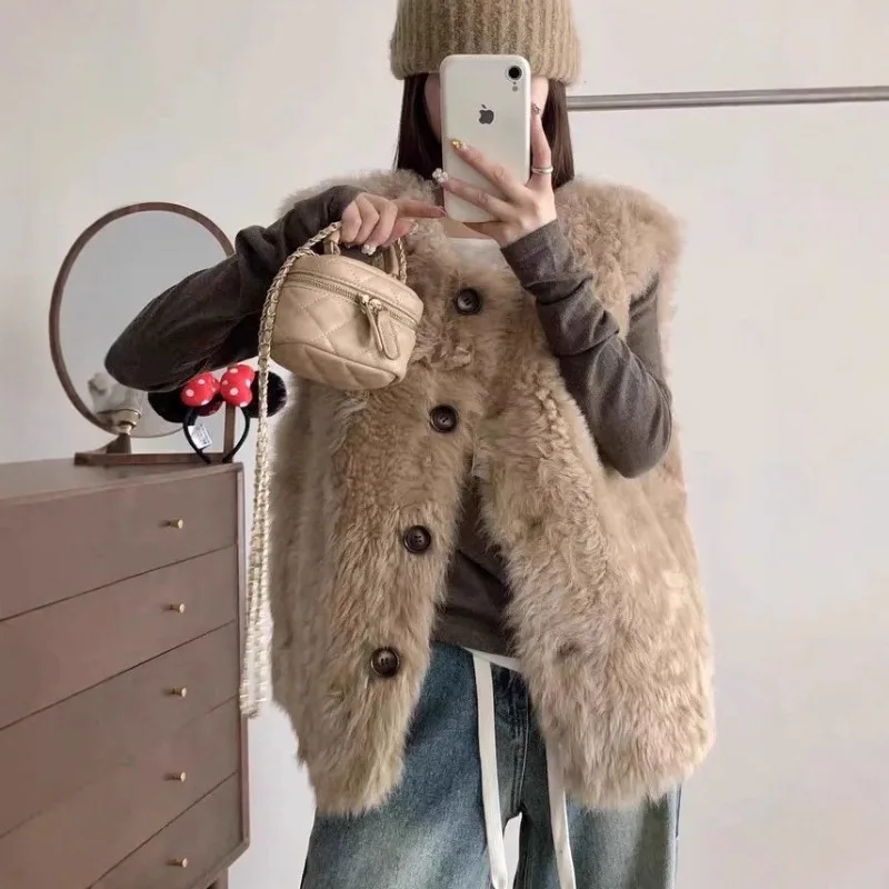 2026 Autumn New Imitation Lamb Wool Environmentally Friendly Fur Women's Vest Medium and Long Integrated Fur Coat
2026 Autumn New Imitation Lamb Wool Environmentally Friendly Fur Women's Vest Medium and Long Integrated Fur Coat