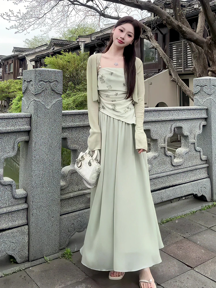 New Chinese Style Casual Set Women's Summer New Sun Protection Open Cardigan Strap Vest High Waist Skirt Three Piece Set
New Chinese Style Casual Set Women's Summer New Sun Protection Open Cardigan Strap Vest High Waist Skirt Three Piece Set