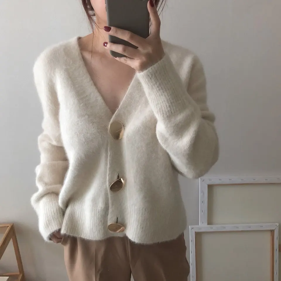 Fashion Autumn Winter Mink Cashmere Warm Loose Sweater Coat For Women V Neck Big Golden Button Soft Mohair Knitted Cardigan Tops
Fashion Autumn Winter Mink Cashmere Warm Loose Sweater Coat For Women V Neck Big Golden Button Soft Mohair Knitted Cardigan Tops