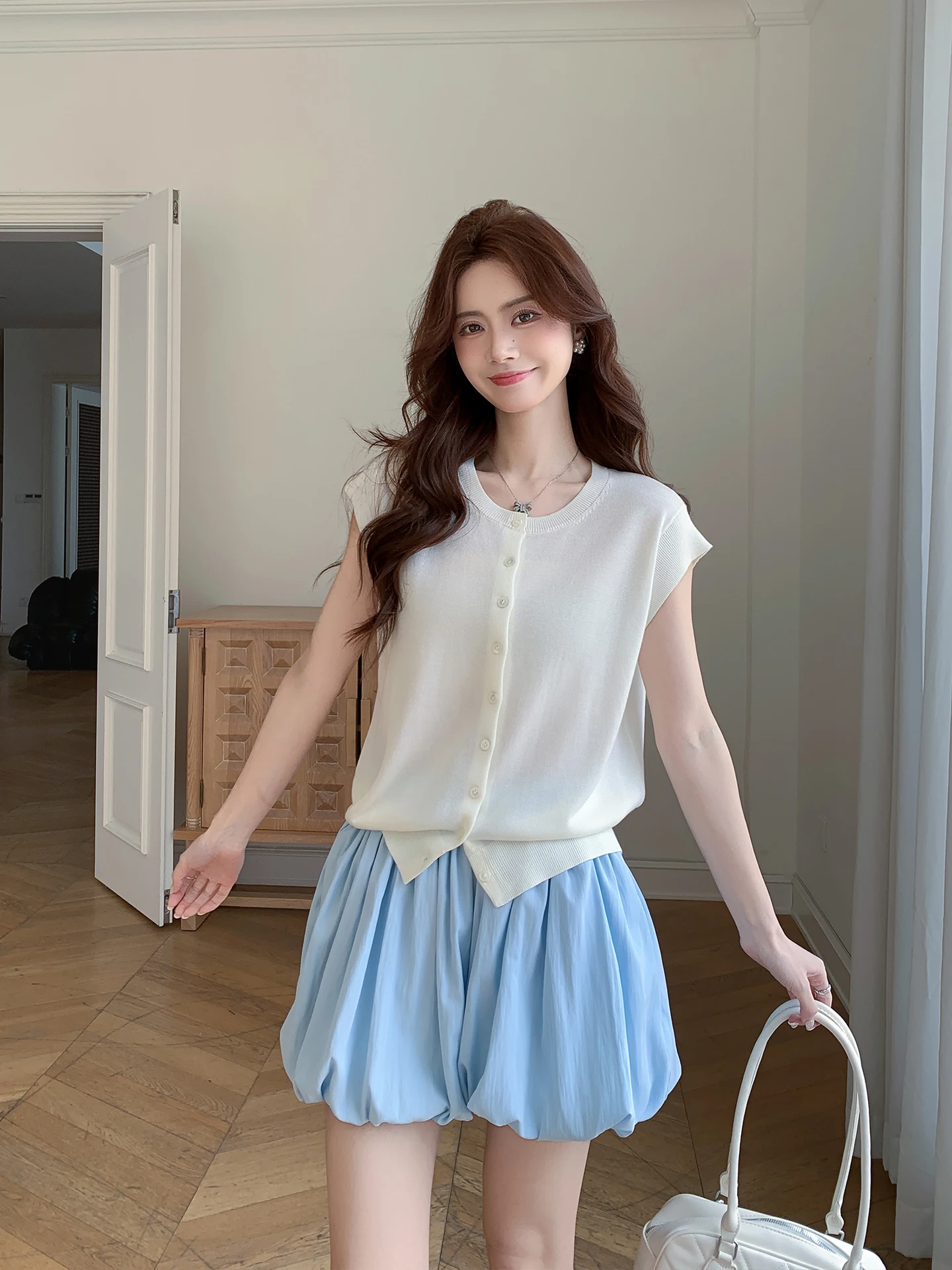 Women's Summer Thin Cool Feeling Short Knitted Cardigan Silk Lyocell White Fly Sleeve Soft Korean Style Commute Fashion
Women's Summer Thin Cool Feeling Short Knitted Cardigan Silk Lyocell White Fly Sleeve Soft Korean Style Commute Fashion