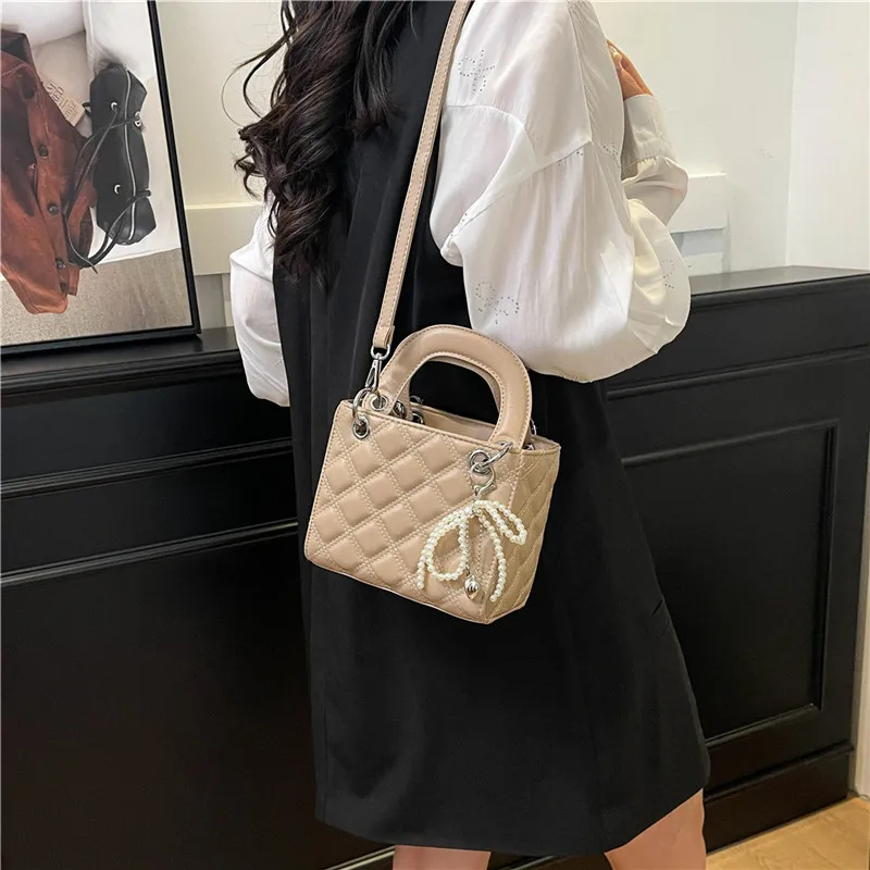 Шикарная женская стеганая сумка во французском нишевом стиле - элегантная сумка через плечо Lady Dior Style
Шикарная женская стеганая сумка во французском нишевом стиле - элегантная сумка через плечо Lady Dior Style