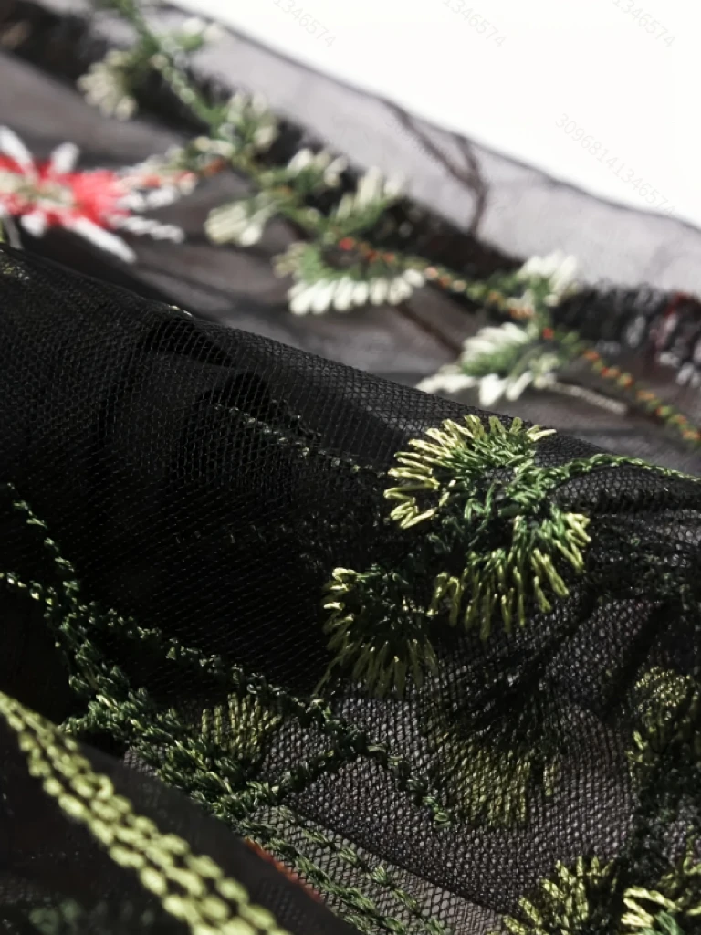 Women's Fashion Floral Embroidery Half Skirt
Women's Fashion Floral Embroidery Half Skirt