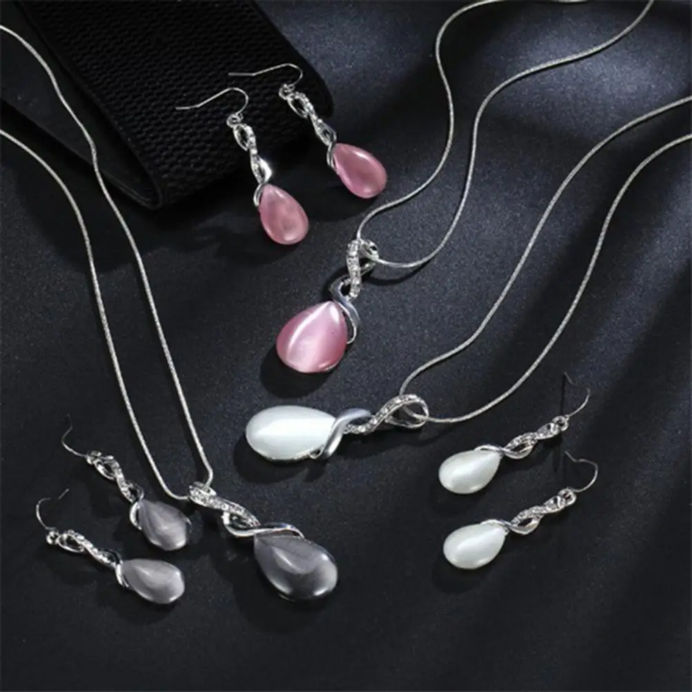 1 Set Bride Necklace Earrings Kit Waterdrop Pendant Rhinestone Twisted Ring Luxury Aesthetic Girl Hook Earrings Wedding Jewelry
1 Set Bride Necklace Earrings Kit Waterdrop Pendant Rhinestone Twisted Ring Luxury Aesthetic Girl Hook Earrings Wedding Jewelry