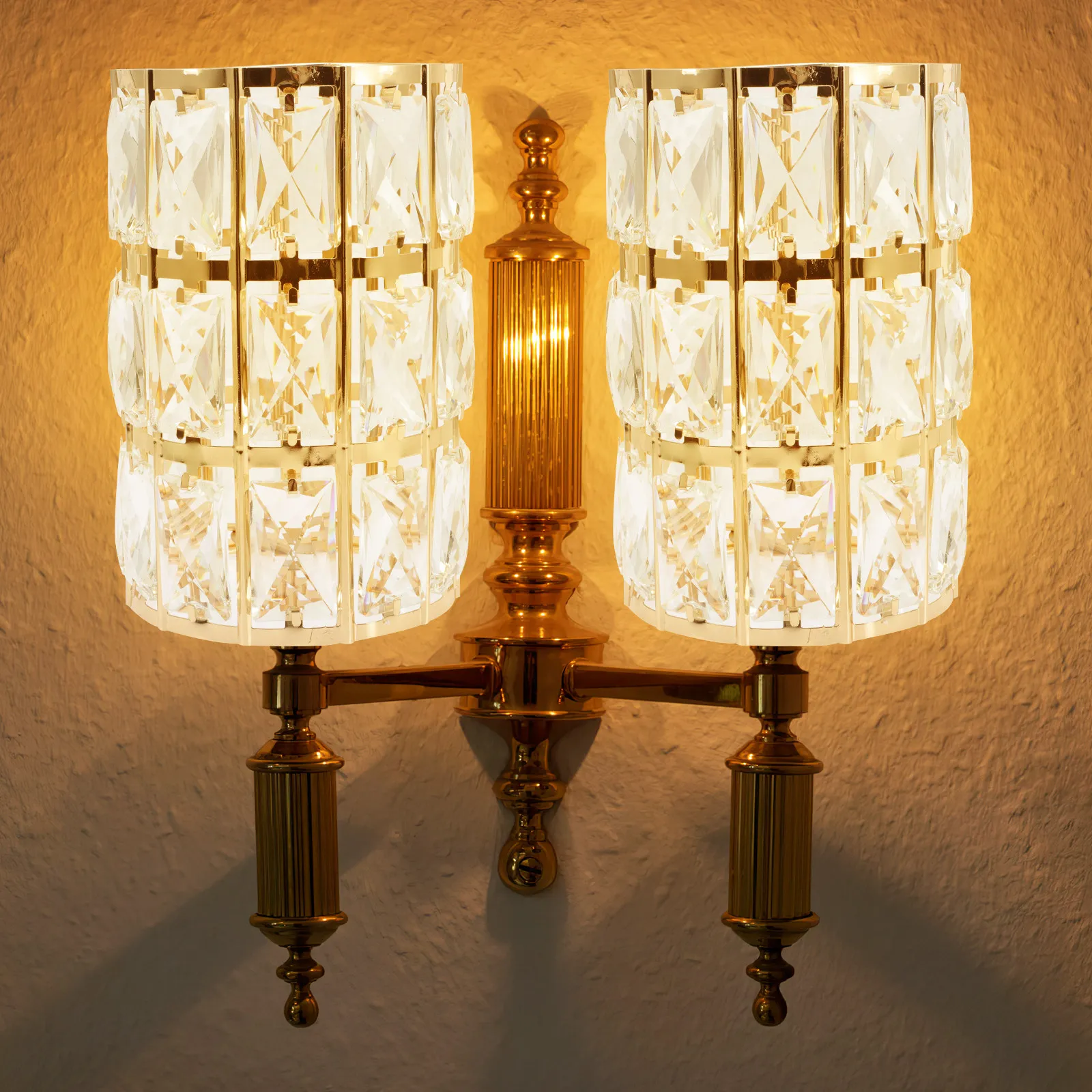 European Style Crystal Lampshade Wall Lamp Cover Simple Elegant Light Diffuser for Living Room Cafe Hotel Bedroom Decoration
European Style Crystal Lampshade Wall Lamp Cover Simple Elegant Light Diffuser for Living Room Cafe Hotel Bedroom Decoration