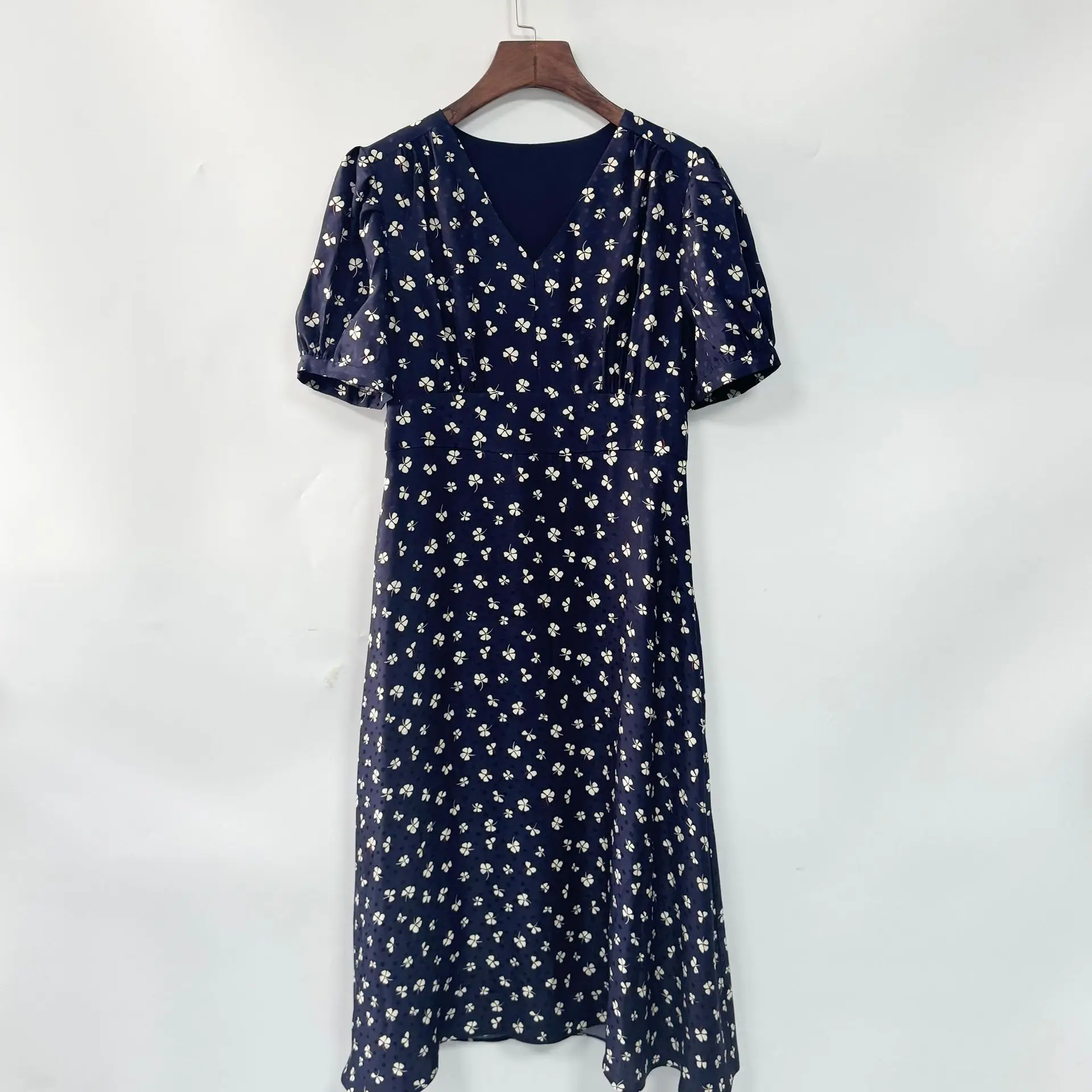 Withered Elegant French Tea Break Floral V-neck Bubble Sleeve Silk Dress Woman Clothes Dress Elegant Party Dresses
Withered Elegant French Tea Break Floral V-neck Bubble Sleeve Silk Dress Woman Clothes Dress Elegant Party Dresses