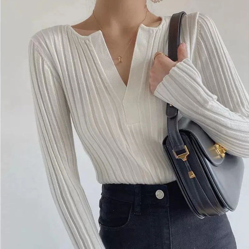 2025 сексуальный трикотаж с v-образным вырезом, базовая рубашка с длинными рукавами, женский утягивающий свитер, модные осенне-зимние новые простые пуловеры с базовым слоем
2025 сексуальный трикотаж с v-образным вырезом, базовая рубашка с длинными рукавами, женский утягивающий свитер, модные осенне-зимние новые простые пуловеры с базовым слоем