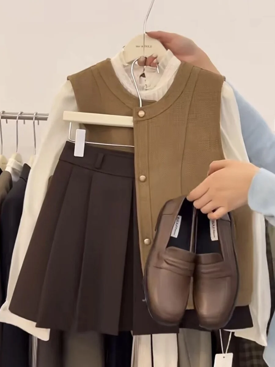 Retro Briti Sle Women's round Ne Vest Cardigan Autumn Winter Outerwear Slimming Faionable Morning Bell Evening Song
Retro Briti Sle Women's round Ne Vest Cardigan Autumn Winter Outerwear Slimming Faionable Morning Bell Evening Song