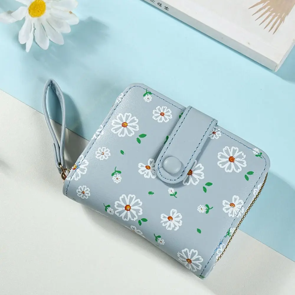 Sweet PU Leather Daisy Folding Wallet Short Causal Multi-card Slot Wallet Large Capacity Korean Style Daisy Purse Bag Girl
Sweet PU Leather Daisy Folding Wallet Short Causal Multi-card Slot Wallet Large Capacity Korean Style Daisy Purse Bag Girl