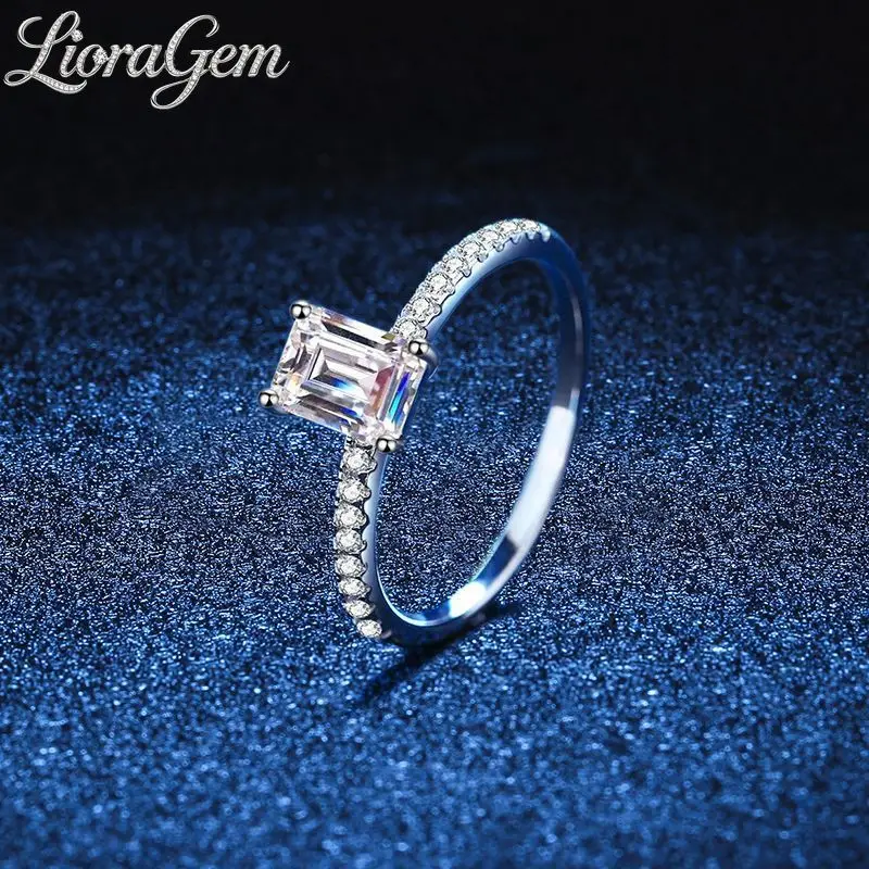 LioraGem Classic Four-Prong Ring for Women, 1-Carat Emerald /Radiant Cut Moissanite Band Wedding Ring Platinum PT950 Stamp
LioraGem Classic Four-Prong Ring for Women, 1-Carat Emerald /Radiant Cut Moissanite Band Wedding Ring Platinum PT950 Stamp