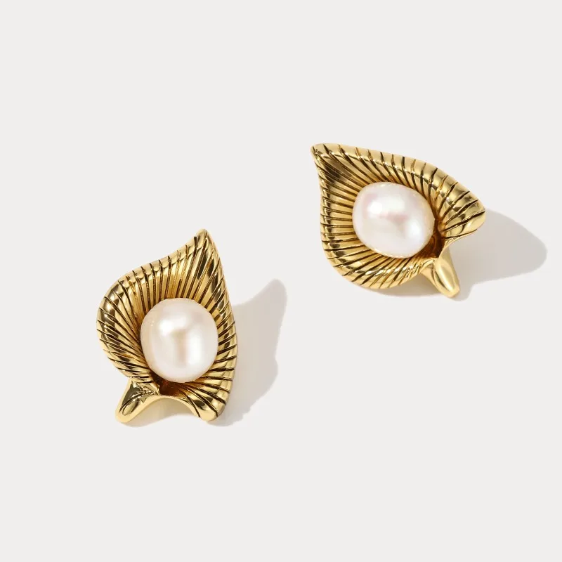 Natural Freshwater Pearl Earrings for Women Light Luxury Niche Design High-end French Retro Sterling Silver Needle Leaf Earrings
Natural Freshwater Pearl Earrings for Women Light Luxury Niche Design High-end French Retro Sterling Silver Needle Leaf Earrings