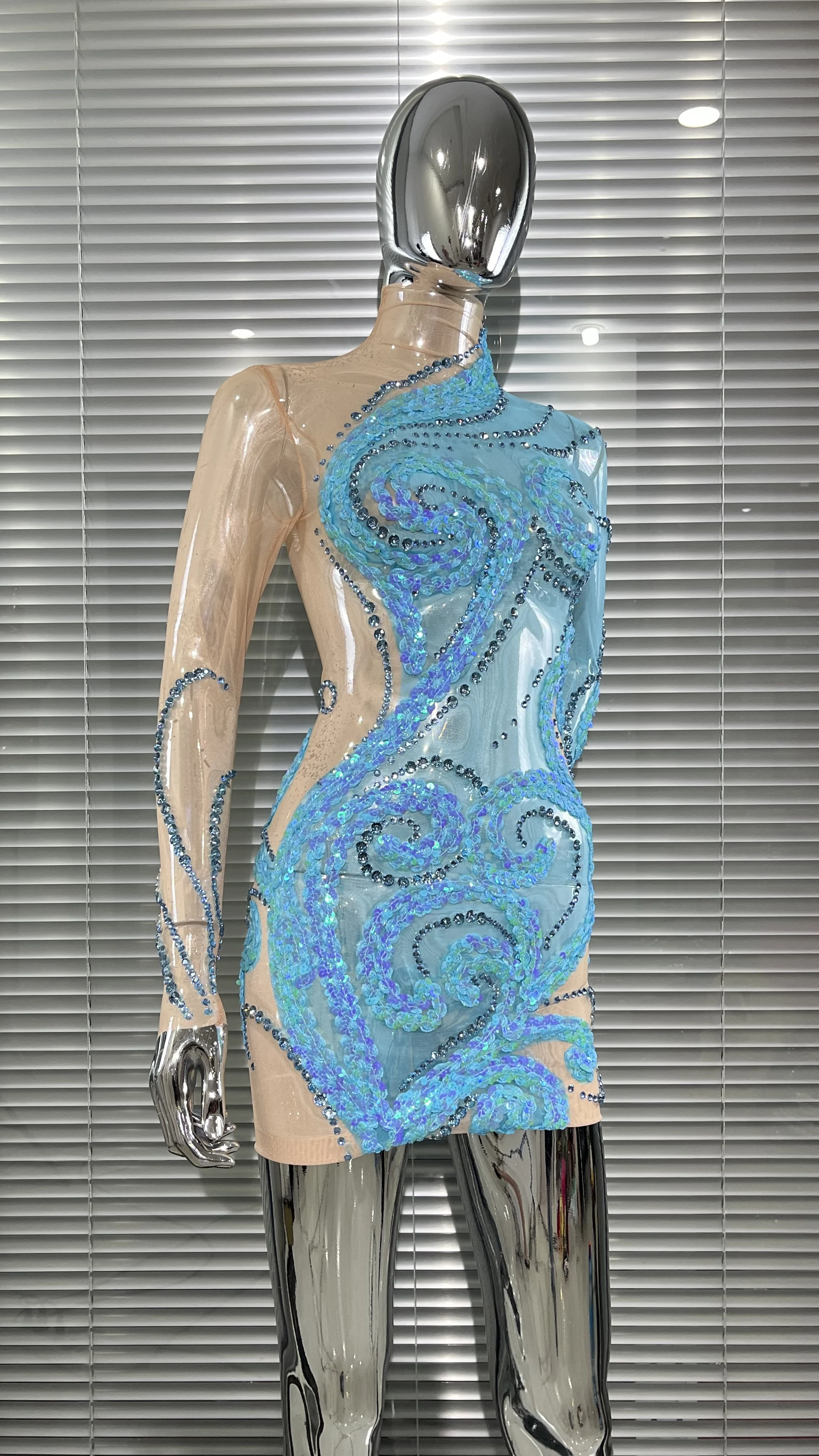 2026 Blue Sequins Sparkling Diamonds Mesh See Through Short Dress Fashion Woman Party Nightclub Dancers Performance Costume
2026 Blue Sequins Sparkling Diamonds Mesh See Through Short Dress Fashion Woman Party Nightclub Dancers Performance Costume