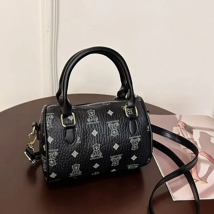 2026 New Women's Cylinder Boston Bag Teddy Bear Retro Print Convertible Shoulder Crossbody Bag Unique Design Purse for Daily Use
2026 New Women's Cylinder Boston Bag Teddy Bear Retro Print Convertible Shoulder Crossbody Bag Unique Design Purse for Daily Use