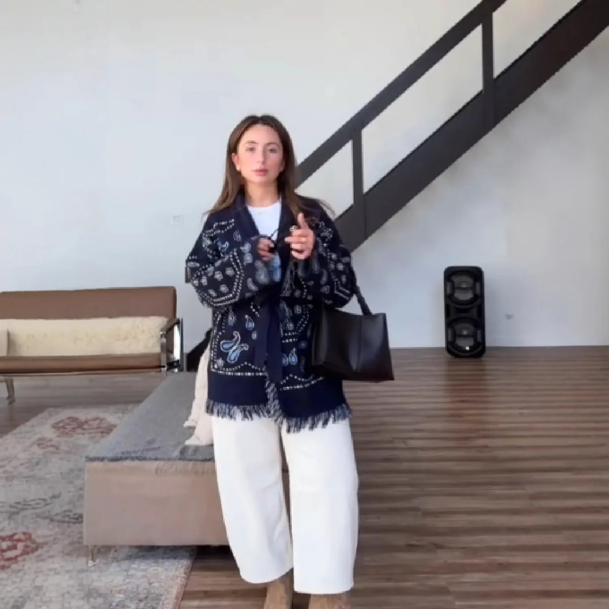 Woman Clothes American Style 2025 Autumn Winter New Style Printed Tassel Shawl Cardigan Sweater Women Top Jacket Casual Slimming
Woman Clothes American Style 2025 Autumn Winter New Style Printed Tassel Shawl Cardigan Sweater Women Top Jacket Casual Slimming