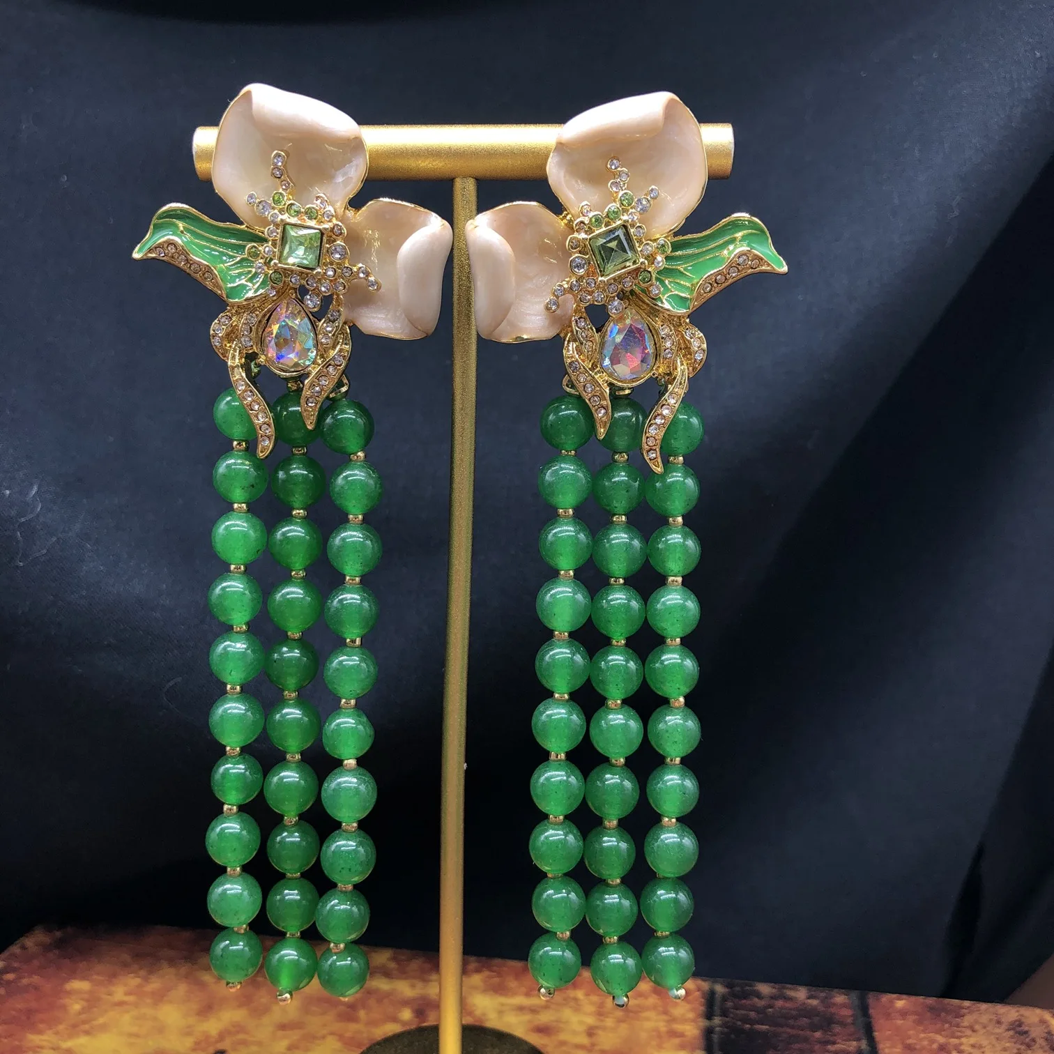 Vintage Agate Green Flower Tassel Stud Earrings Classical Embedded Shoulder-Sweeping Earrings Jewelry Accessories for Women
Vintage Agate Green Flower Tassel Stud Earrings Classical Embedded Shoulder-Sweeping Earrings Jewelry Accessories for Women
