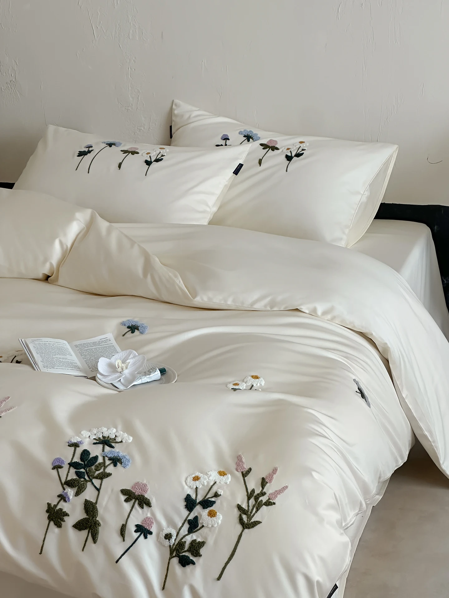 4pcs French Girl's Heart Simple Fresh Three-dimensional Embroidered Long Staple Cotton Bedding Duvet Cover 200x230 220x240
4pcs French Girl's Heart Simple Fresh Three-dimensional Embroidered Long Staple Cotton Bedding Duvet Cover 200x230 220x240