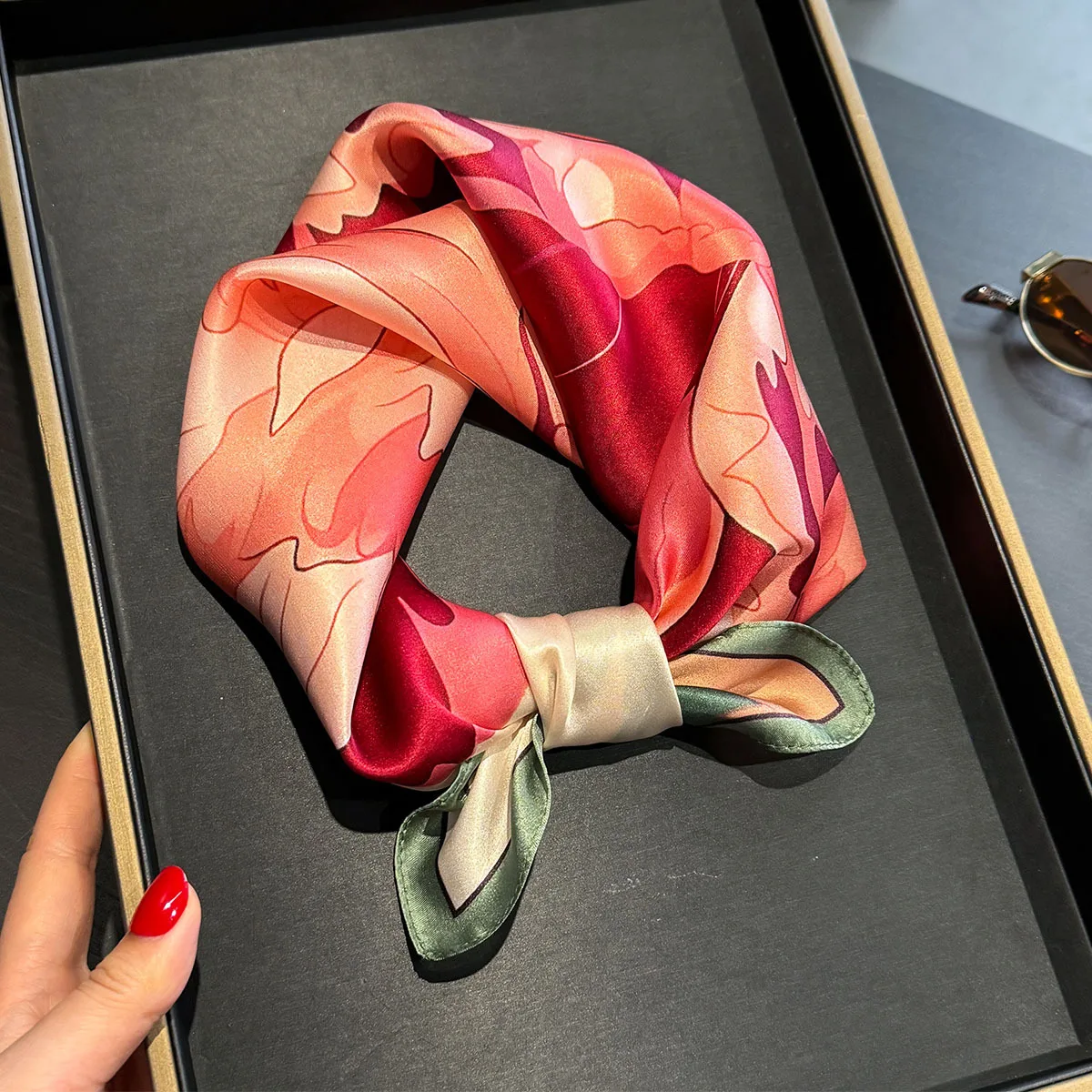 100% Silk Scarf Square Floral Print Foulards Women Hijab Decorate Neckerchief Female Shawl Neck Ties Bandana Hairband 2025
100% Silk Scarf Square Floral Print Foulards Women Hijab Decorate Neckerchief Female Shawl Neck Ties Bandana Hairband 2025