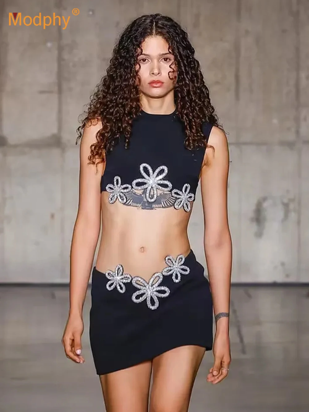 2023 Ladies Flower Diamond Design Crop Top +Low Rise Mini Skirt Bandage Set Celebrity Club Party Black Sexy Women Two-Piece Set
2023 Ladies Flower Diamond Design Crop Top +Low Rise Mini Skirt Bandage Set Celebrity Club Party Black Sexy Women Two-Piece Set