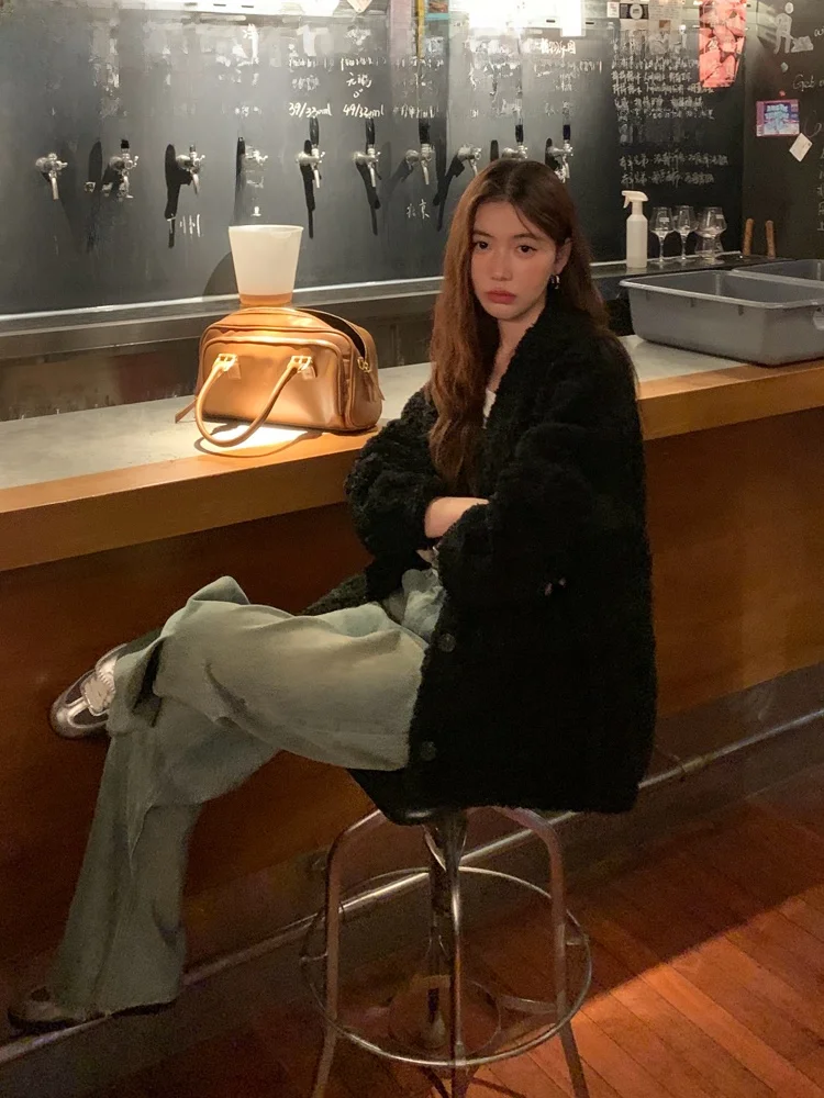 Женская куртка Luu из овечьей шерсти, осенне-зимняя, утепленная, из овечьего бархата, с интегрированной отделкой из овечьей кожи, высококачественная, в корейском стиле, для повседневной носки
Женская куртка Luu из овечьей шерсти, осенне-зимняя, утепленная, из овечьего бархата, с интегрированной отделкой из овечьей кожи, высококачественная, в корейском стиле, для повседневной носки