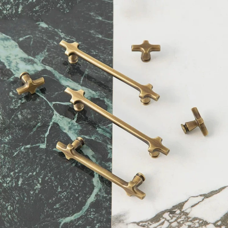 Antique Copper Nordic Drawer Knob Cabinet Long Handle French Luxury Brass Wardrobe Handle Furniture Bar Pull Kitchen Door Handle
Antique Copper Nordic Drawer Knob Cabinet Long Handle French Luxury Brass Wardrobe Handle Furniture Bar Pull Kitchen Door Handle