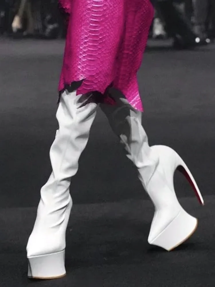 Белые кожаные ботинки на платформе до колена с острым носком, новинка 2026 года, зима-осень, женские, для подиума, на молнии, индивидуальный пошив
Белые кожаные ботинки на платформе до колена с острым носком, новинка 2026 года, зима-осень, женские, для подиума, на молнии, индивидуальный пошив