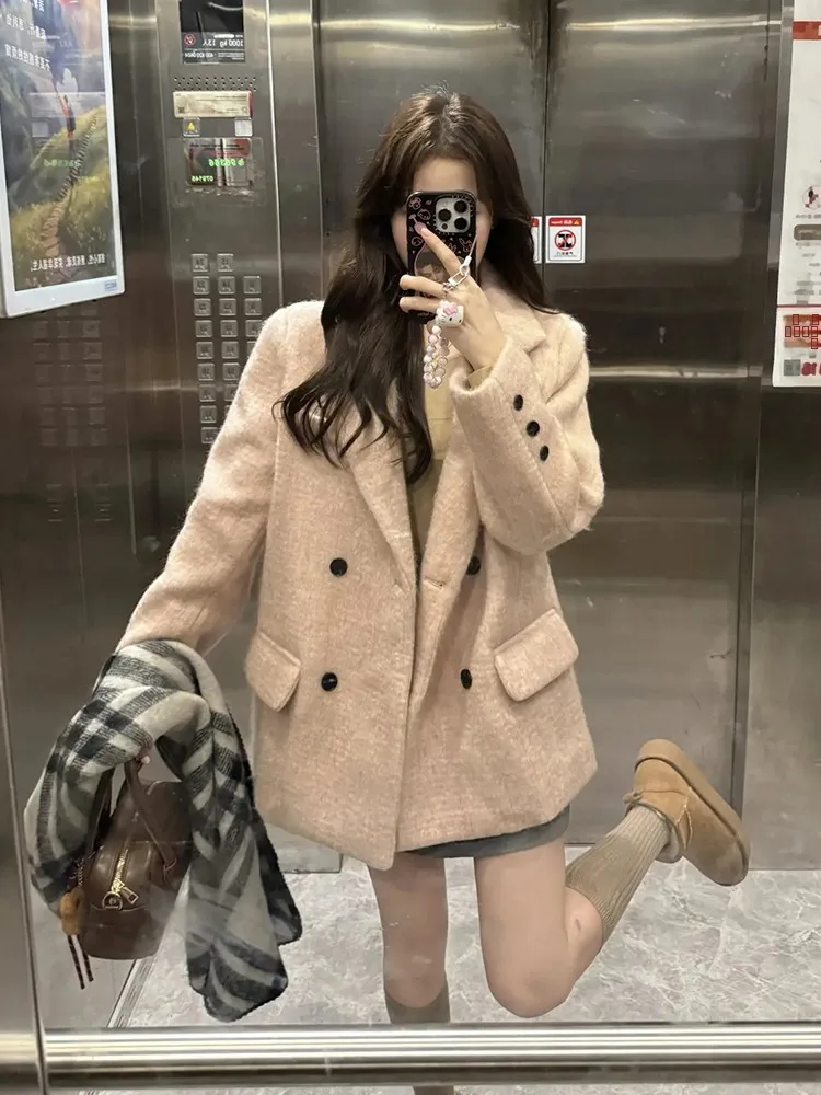 Pink Woolen Suit Jaet Women's Ele Sle Double Row Buttons Winter Faion Korean Version Long Sve Medium Length
Pink Woolen Suit Jaet Women's Ele Sle Double Row Buttons Winter Faion Korean Version Long Sve Medium Length