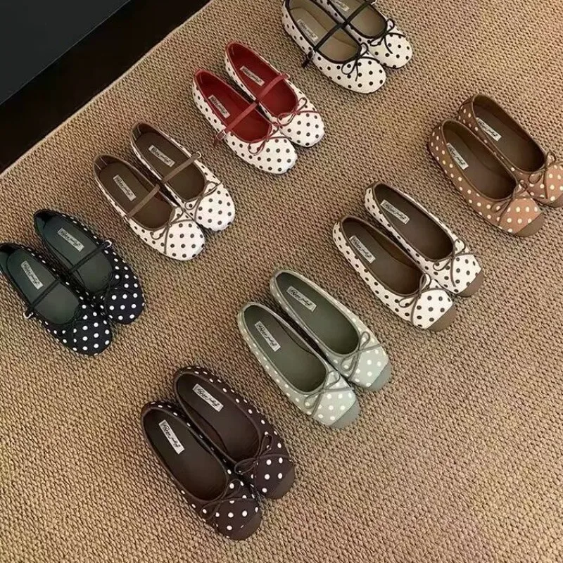 2026 Soft sole women's flat shoes, new spring and autumn style, fashionable and versatile casual shoes.
2026 Soft sole women's flat shoes, new spring and autumn style, fashionable and versatile casual shoes.