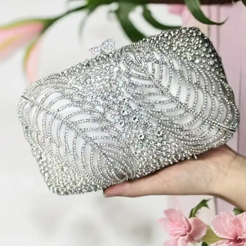 Silver Diamond Evening Bag WHTUOHENG Hard Metal Diamond Leaves Female Clutches Luxury Women Blue/Green/White Rhinestone Crystal
Silver Diamond Evening Bag WHTUOHENG Hard Metal Diamond Leaves Female Clutches Luxury Women Blue/Green/White Rhinestone Crystal
