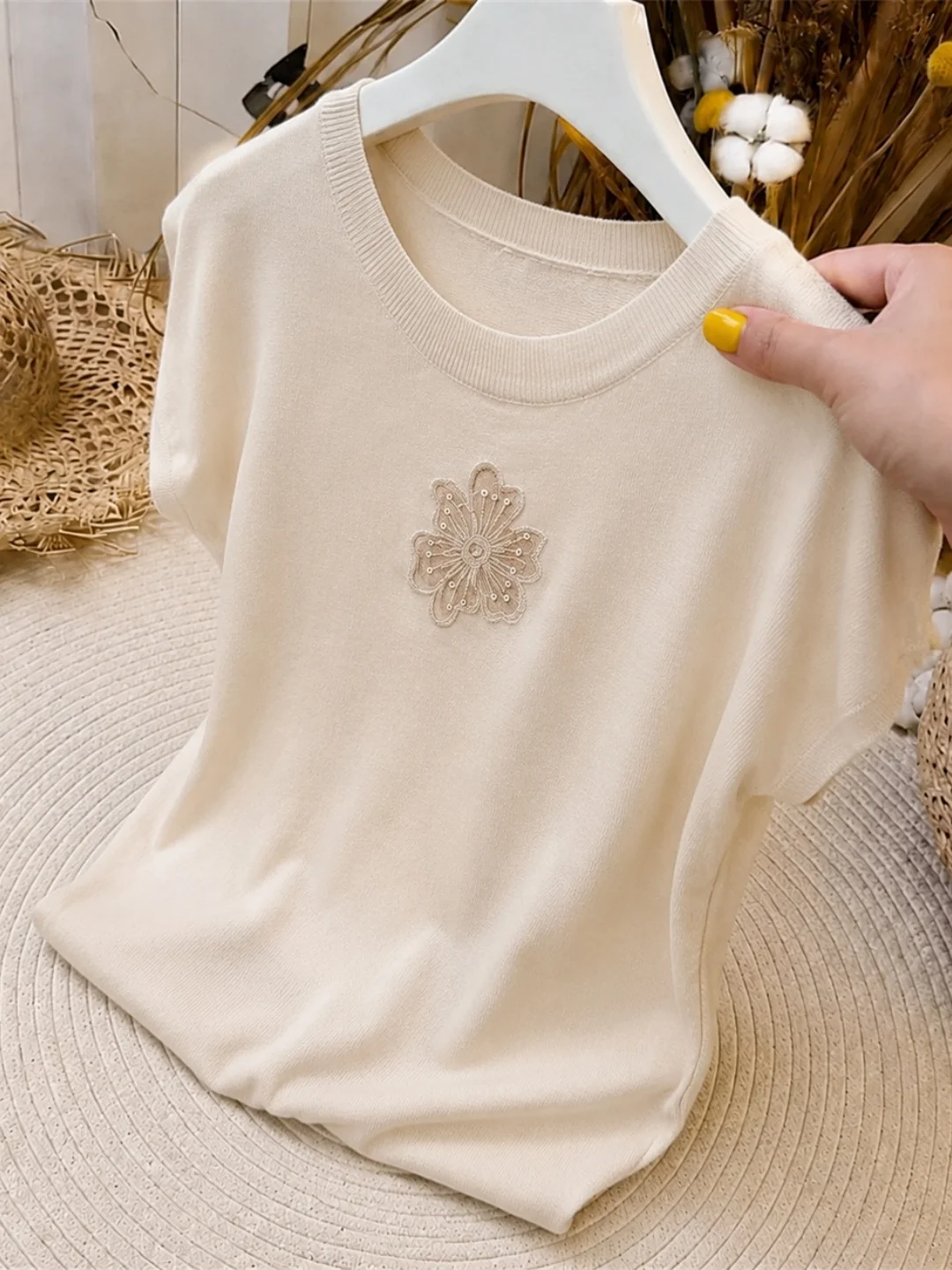 Casual Ice Silk Knitted round Neck Short Sleeve Comfortable Top Soft Summer New Style Versatile Lazy Style Fashionable Women'...
Casual Ice Silk Knitted round Neck Short Sleeve Comfortable Top Soft Summer New Style Versatile Lazy Style Fashionable Women'...