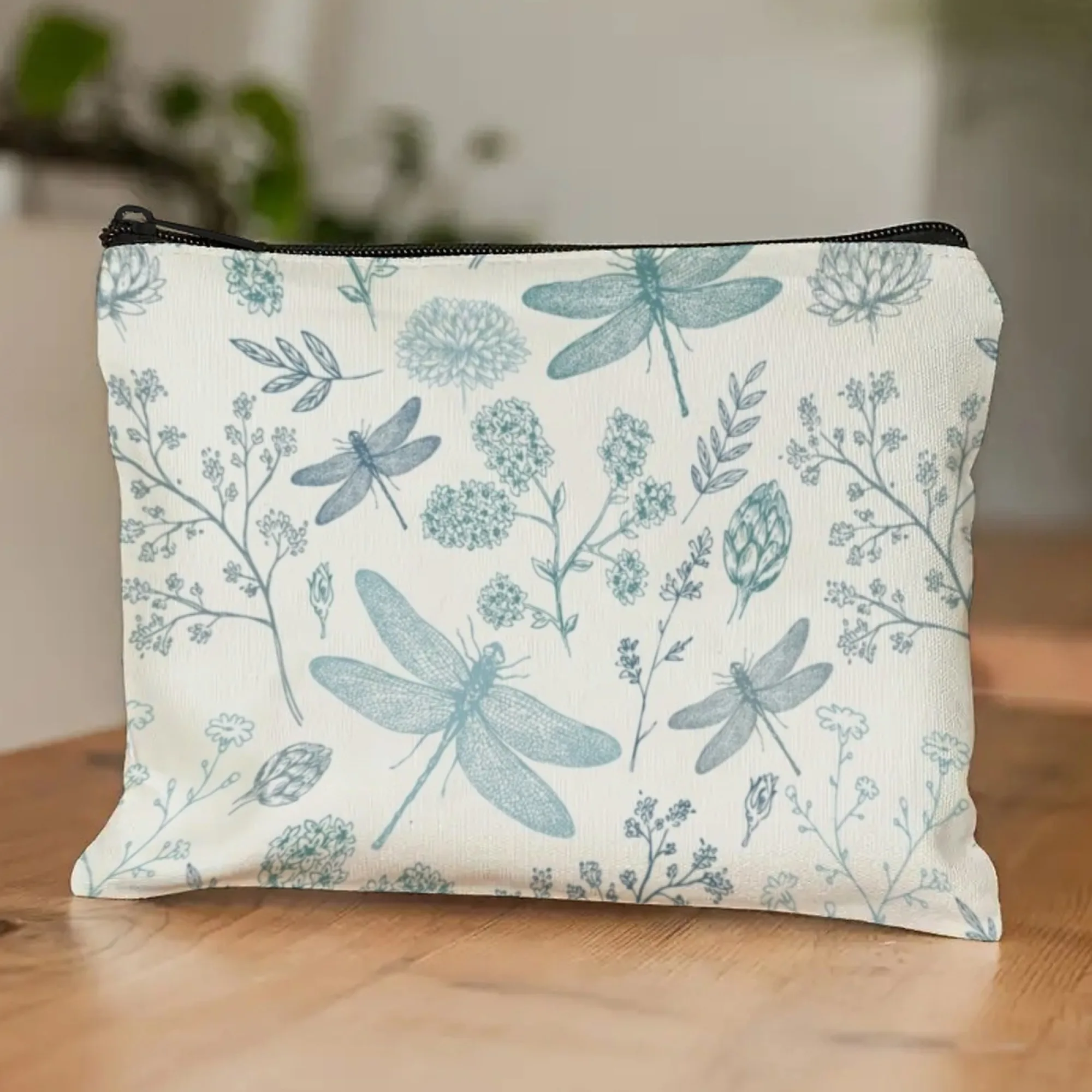 Косметичка с акварельной стрекозой, мягкие стрекозы на белых размытых крыльях с текстурой в деревенском стиле, косметический органайзер в стиле природы
Косметичка с акварельной стрекозой, мягкие стрекозы на белых размытых крыльях с текстурой в деревенском стиле, косметический органайзер в стиле природы